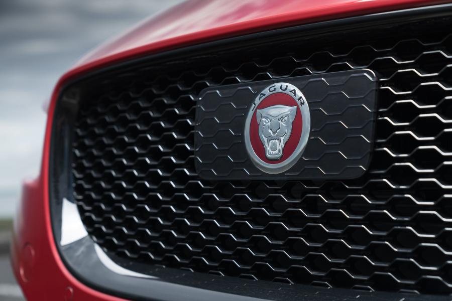 Детали экстерьера Jaguar XE 25t R-Sport 2015 года  (AU) (фото 26 из 40)